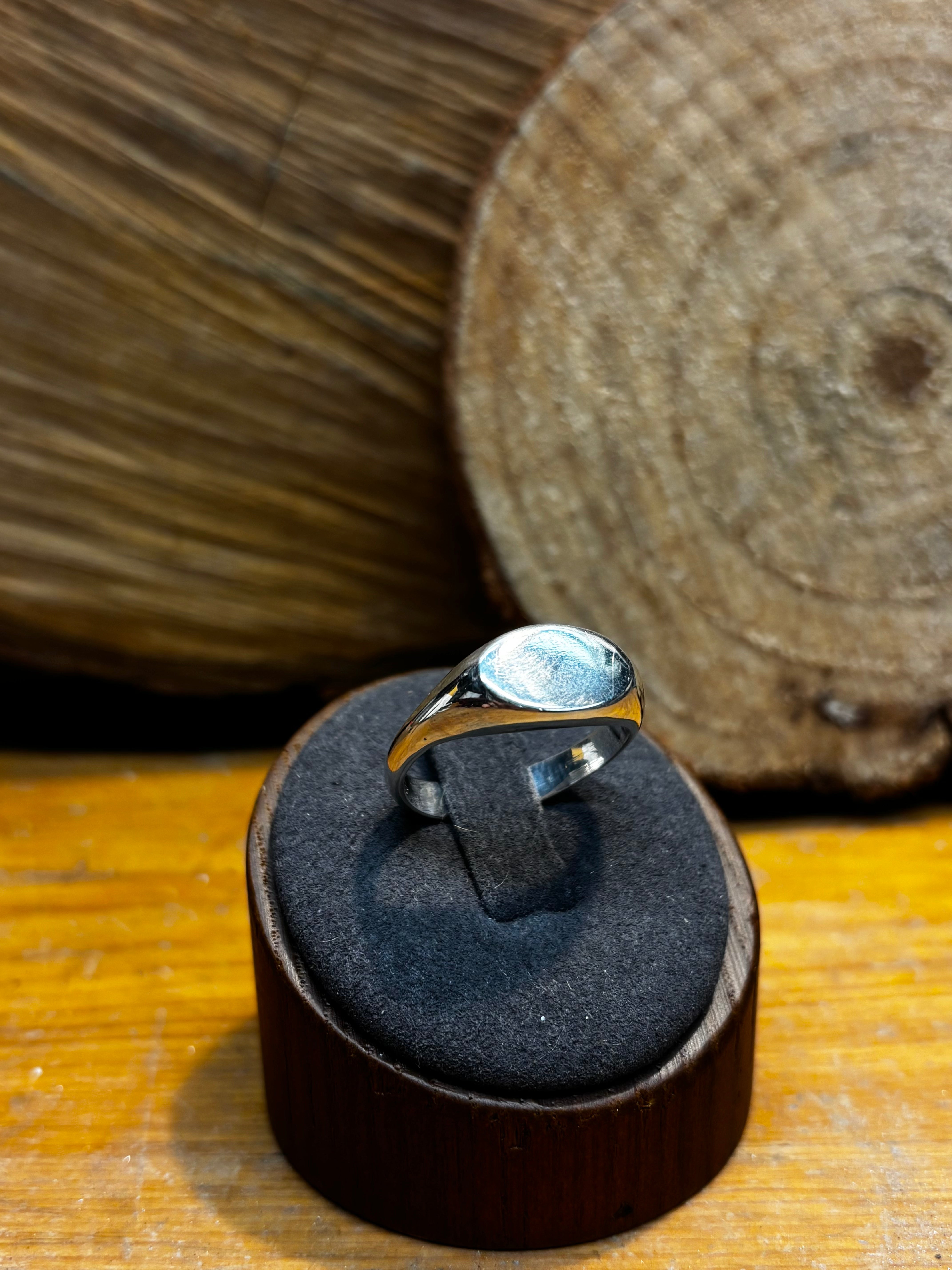 Dainty Signet