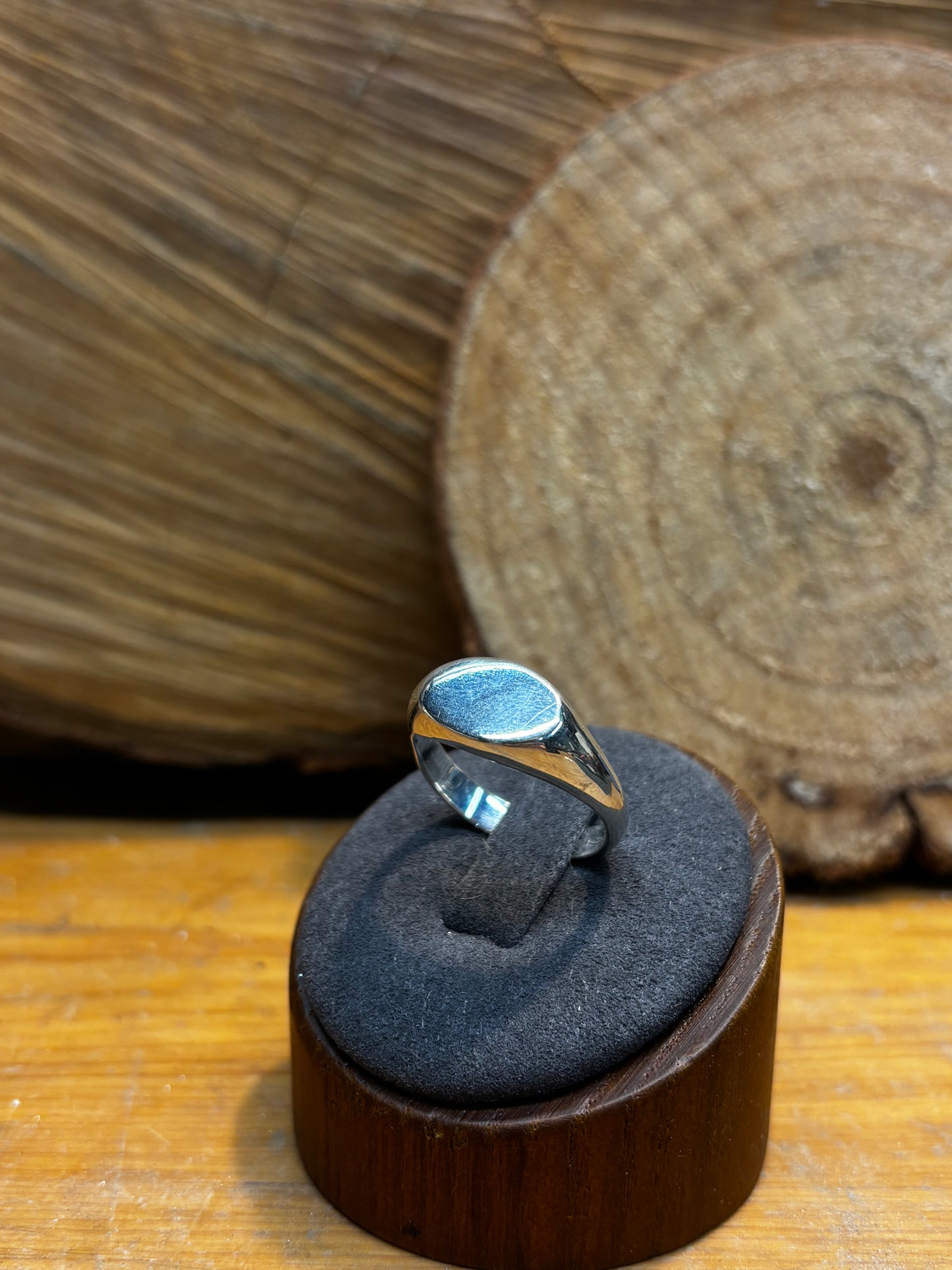 Dainty Signet